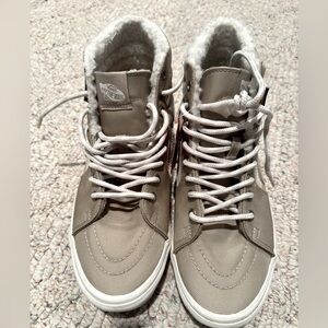 Vans unisex High-Top Sneakers canvas with grey & white laces , NWT